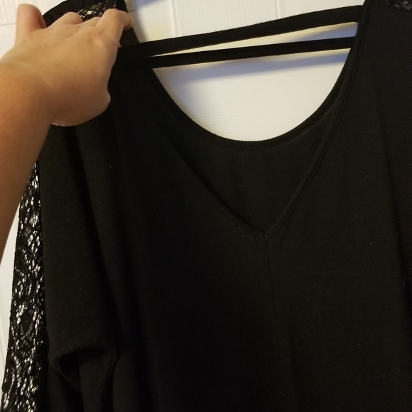 Black lightweight sweater with lace sleeves - Picture 2 of 3